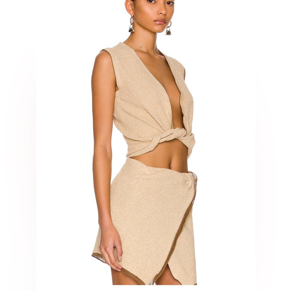 JACQUEMUS
Le Haut Noue